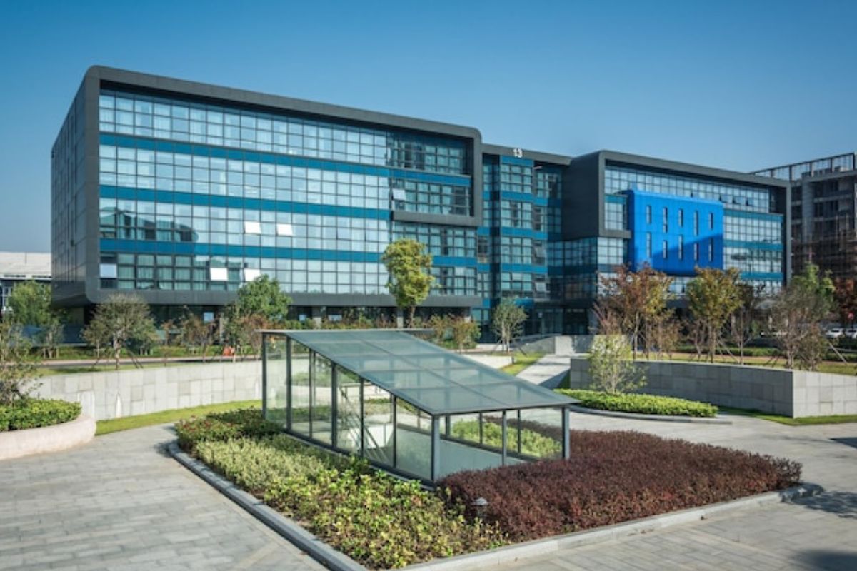 Industrial Building in Noida: Smart Choice for Business Growth